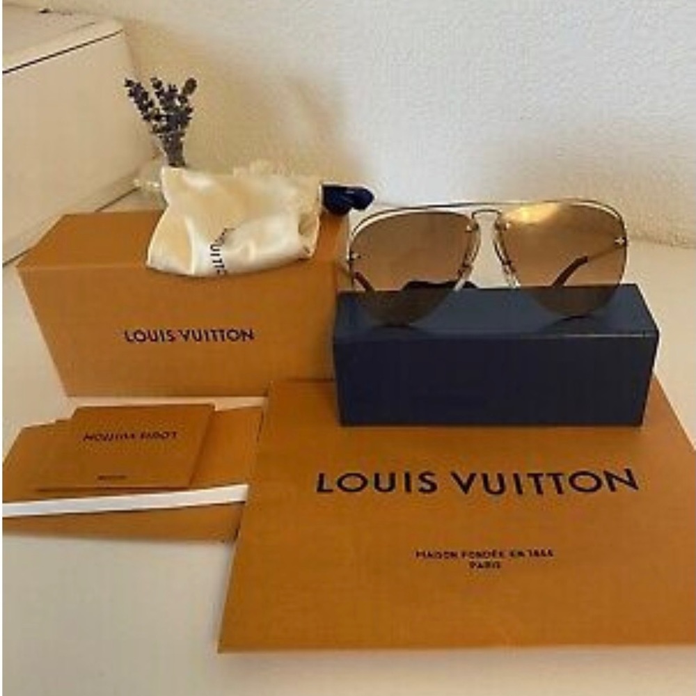 Louis Vuitton Grease Sunglasses/Aviators